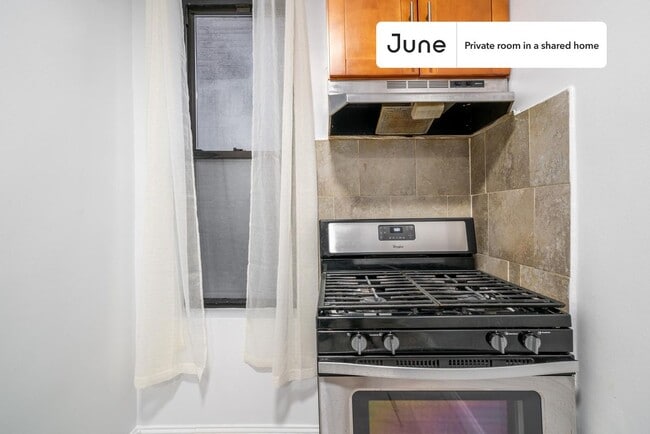 Building Photo - Private bedroom in 4 bed/1 bath Home