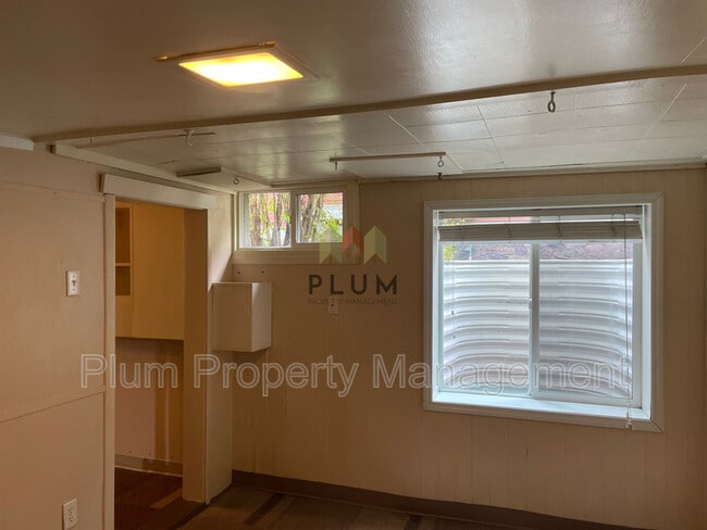 Building Photo - 527 Eddy Ave