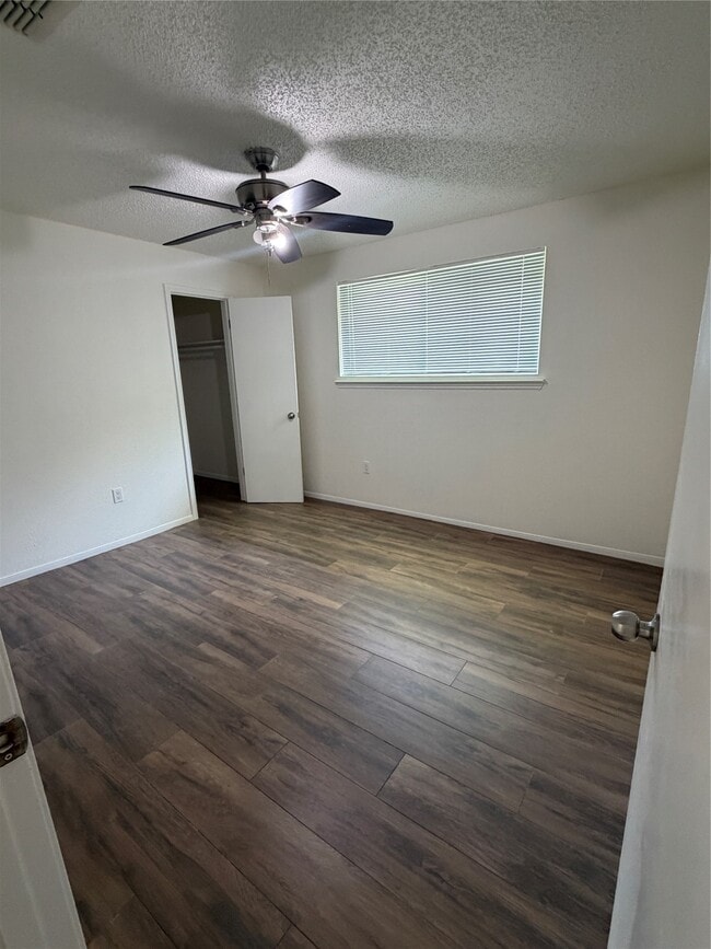 Building Photo - 2110 Bentvine Dr
