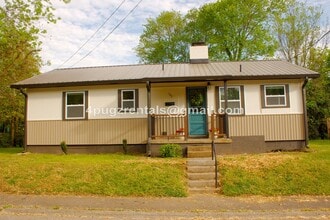 Building Photo - 107 W Newcomb Rd