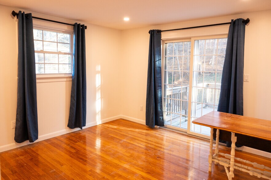 Building Photo - 6 Eastfield Rd