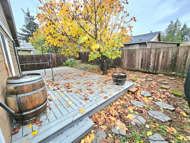 Building Photo - 7323 SE Rural St