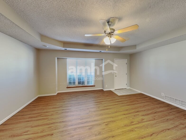 Building Photo - 1015 Bristol Dr