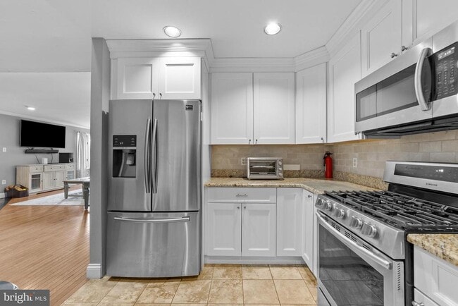 Building Photo - 42 Woodmont Dr