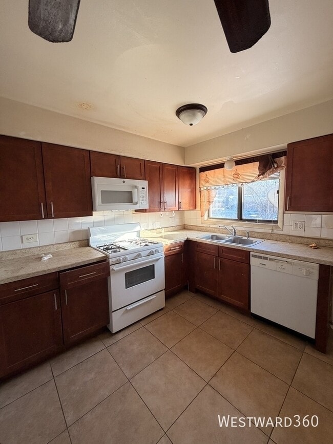 Building Photo - 10409 Dearlove Rd