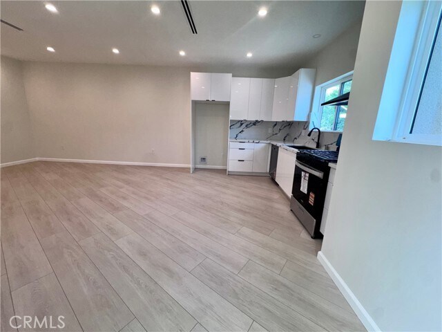 Building Photo - 10787 Las Lunitas Ave