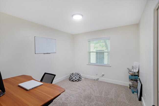 Building Photo - 1839 Sedona Ln