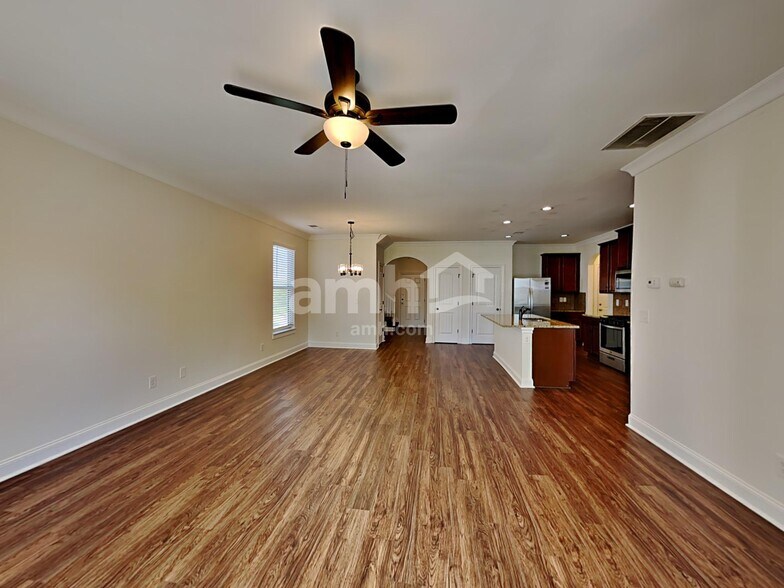 Building Photo - 5015 Rialto Way