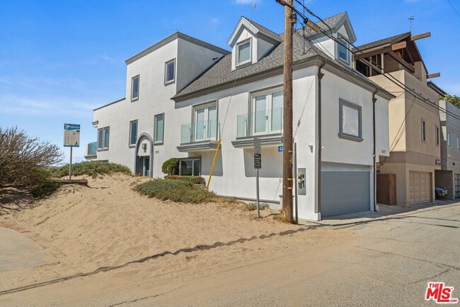 Building Photo - 6419 Ocean Front Walk