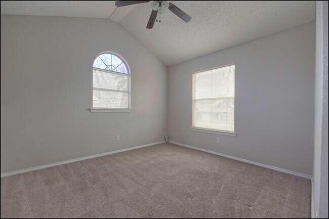 Building Photo - 7456 Luz De Lumbre Ave
