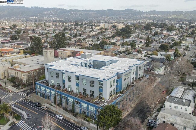 Building Photo - 1001 46th St