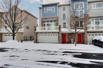 Building Photo - 2239 City View Dr