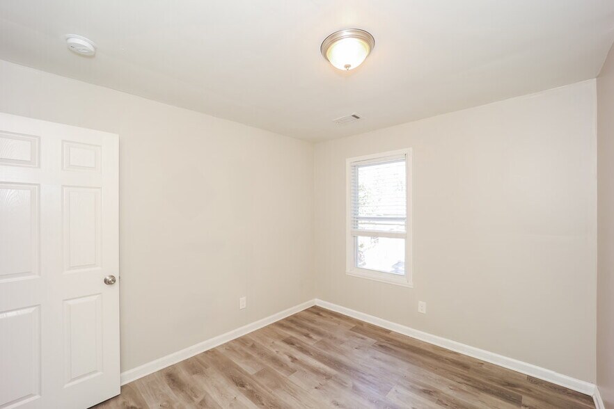 Building Photo - 5380 Forest Downs Cir