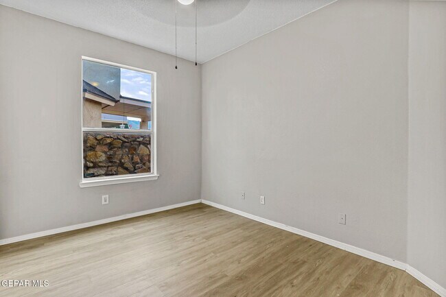 Building Photo - 10737 Pleasant Sand Dr