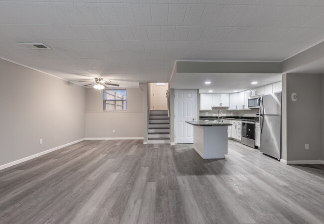 Building Photo - 2207 Aurora Dr