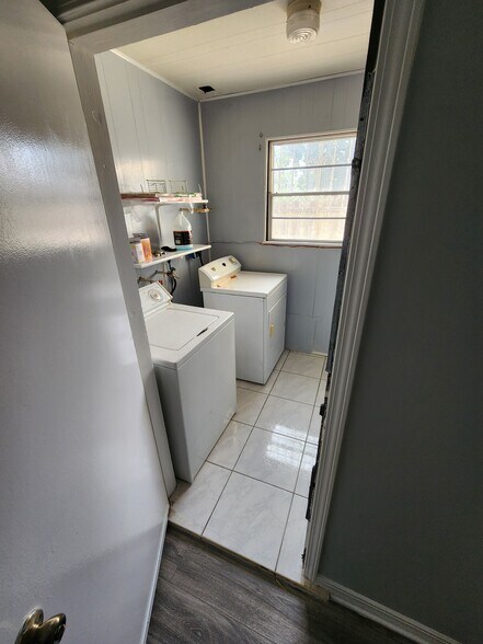 Building Photo - 304 Staunton St