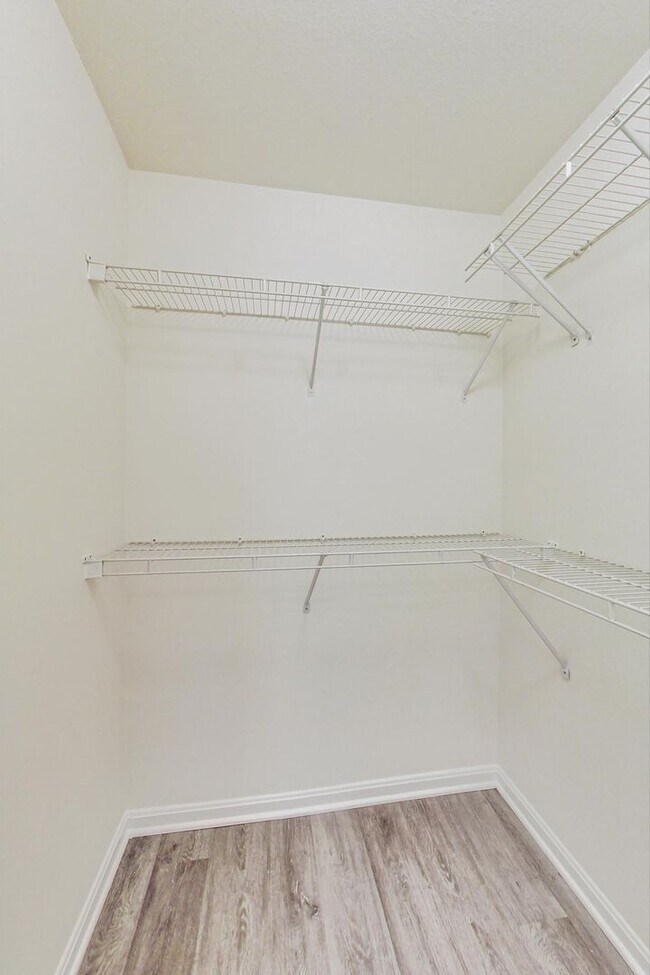 Building Photo - READY TO GO!!! Renovated 2BD/2BA with 1 Reserved Parking Space & screened in rear porch