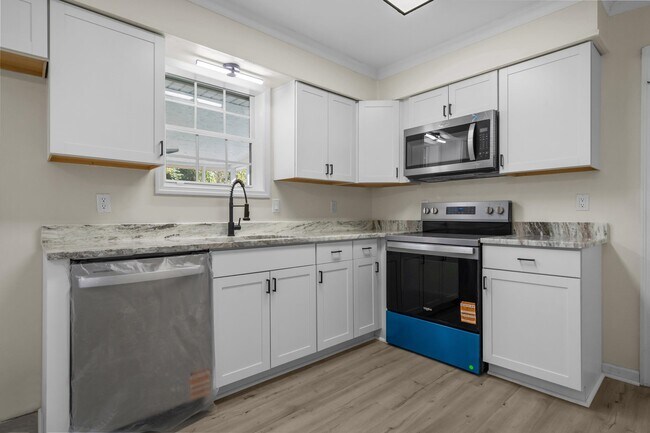 Building Photo - 1114 Temple St