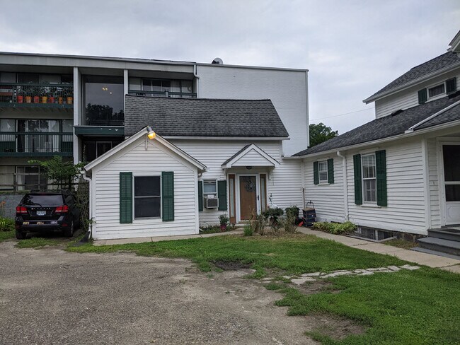 Building Photo - 501 W Forest Ave