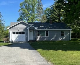 Building Photo - Single-Family Home for Rent - Dover, NH