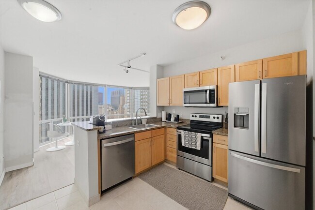 Building Photo - 222 N Columbus Dr