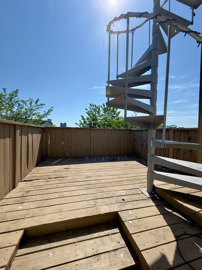Building Photo - Beautiful 3Bed/2.5Bath Home in the City
