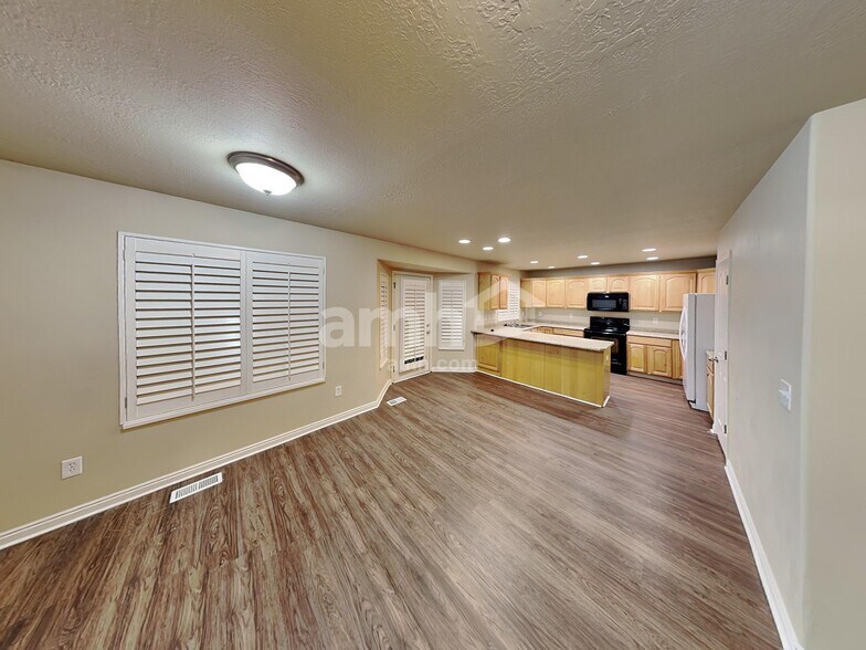 Building Photo - 932 Foxboro Dr