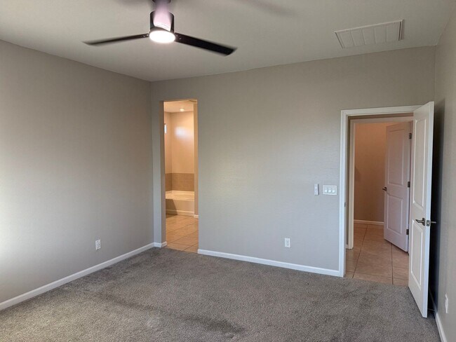 Building Photo - 2020 E Kansas Dr
