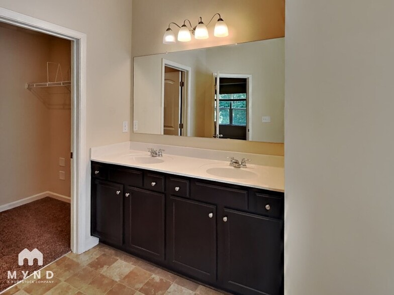 Building Photo - 5057 Rapahoe Trail