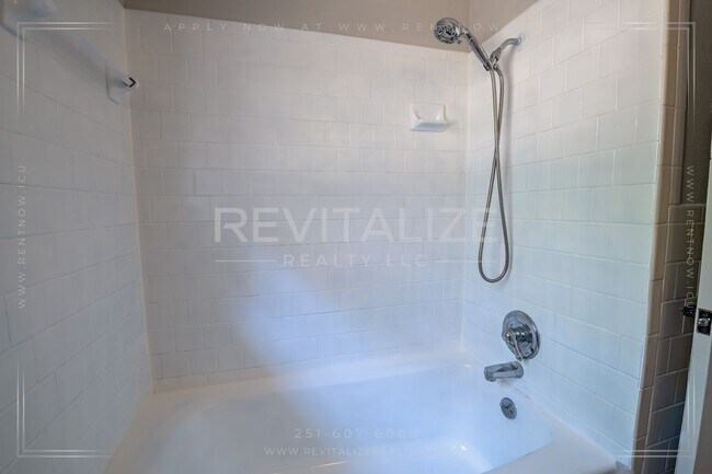 Building Photo - Beautiful 3 Bedroom/1 Bathroom Home in Mobile!