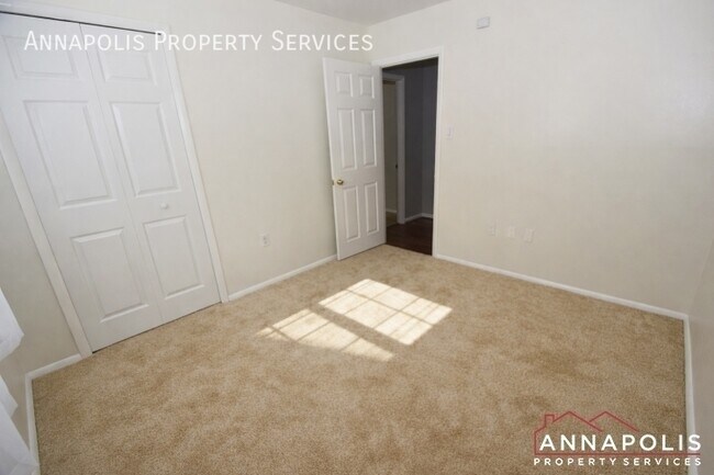 Building Photo - 1027 Springhill Way
