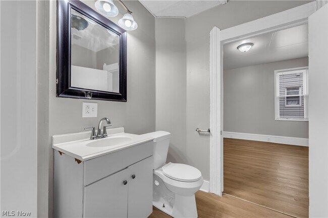 Building Photo - 1345 W 61st St