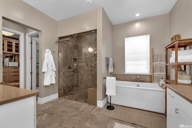 Building Photo - 724 W Pleasant Oak Trl