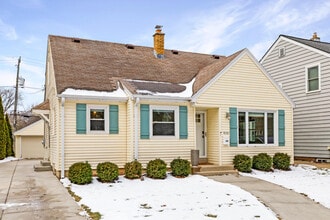 Building Photo - 5751 N Shoreland Ave