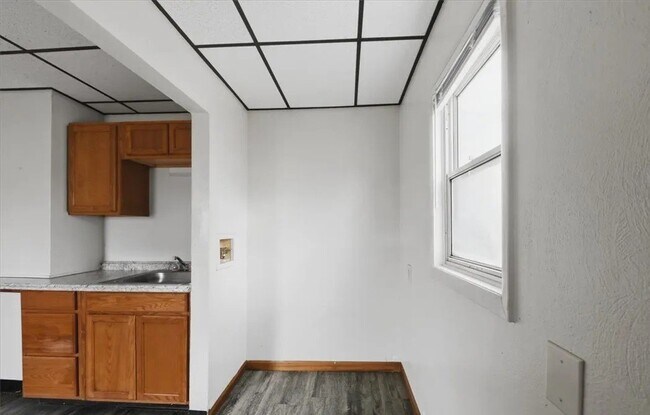 Building Photo - 700-702 Ewing St