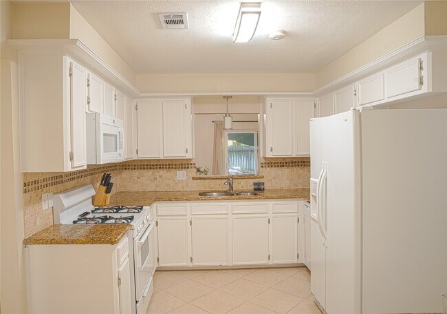 Building Photo - 36 S High Oaks Cir