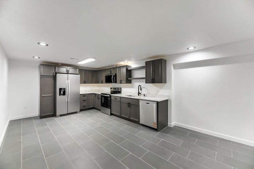 Building Photo - 3831 W Rutgers Pl