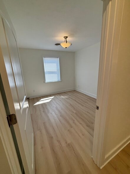 Building Photo - 1030 Community Rd