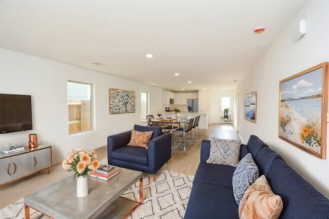 Building Photo - 1542 San Sebastien Dr