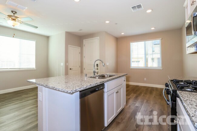 Building Photo - 2657 River Rd Ln