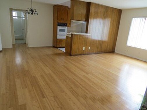 Building Photo - 913 6th St