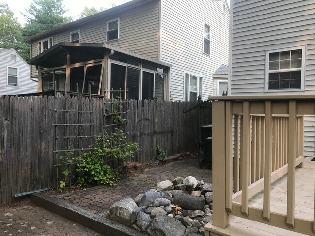 Building Photo - 16 Bowstring Way