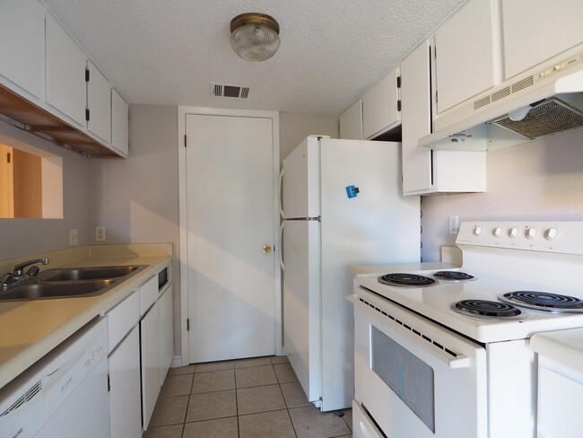 Building Photo - 1012 Fieldwood Dr