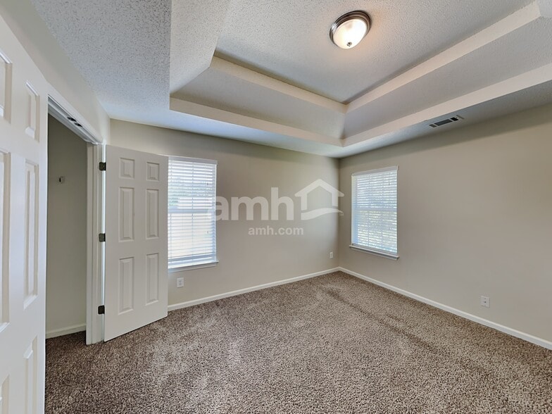 Building Photo - 3094 Lonetree Point