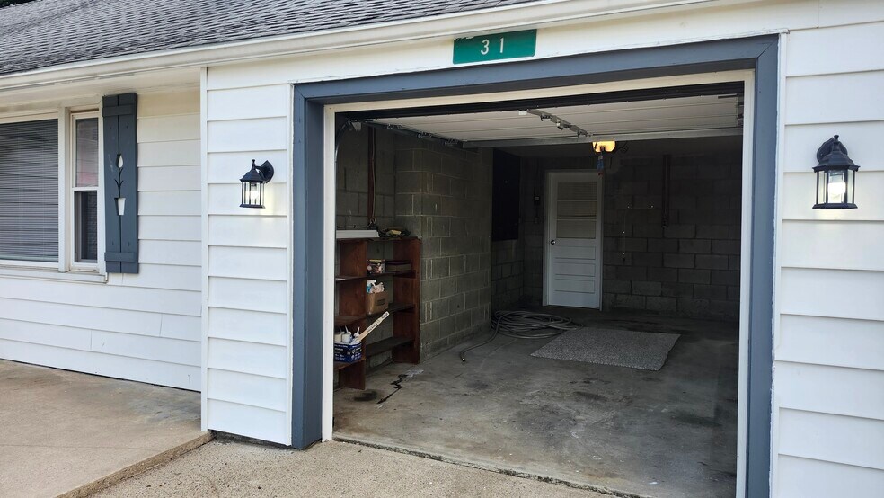 Building Photo - 31 Mont Alto Rd