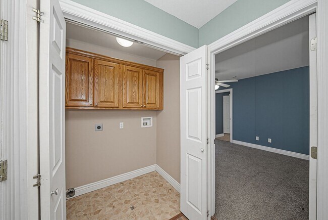 Building Photo - 1531 N Clay St