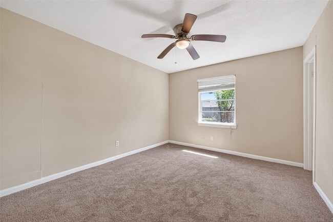 Building Photo - 3927 Prudence Dr