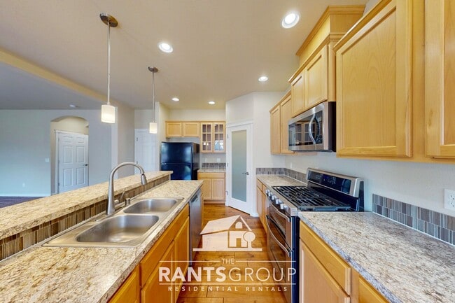 Building Photo - Spacious home in the Olympia School Distri...