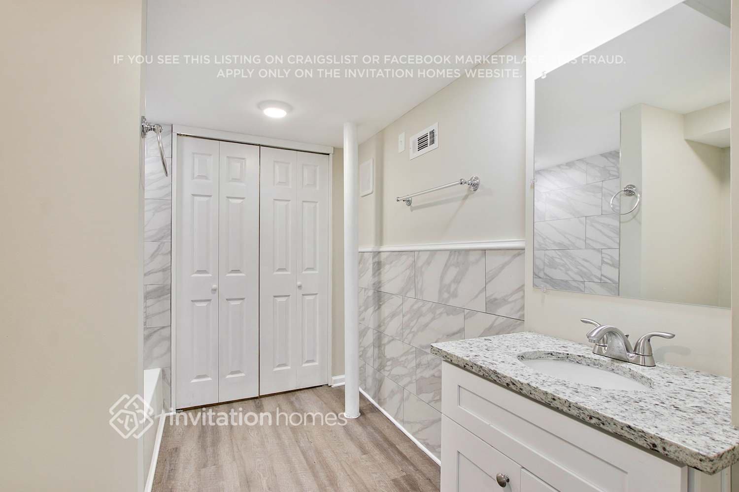 Building Photo - 2246 Collins Dr