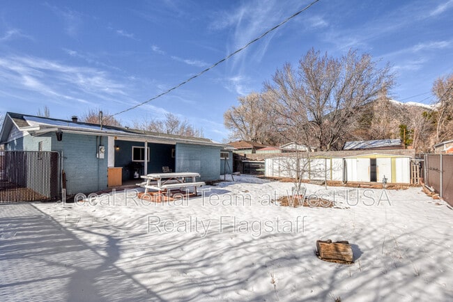 Building Photo - 2908 N Steves Blvd
